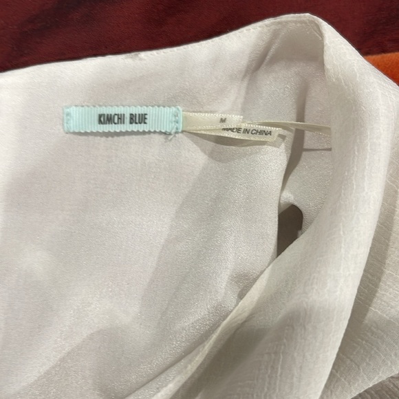 Dress kimchi blue. White with flowers medium 100 polyester good condition - Picture 3 of 8